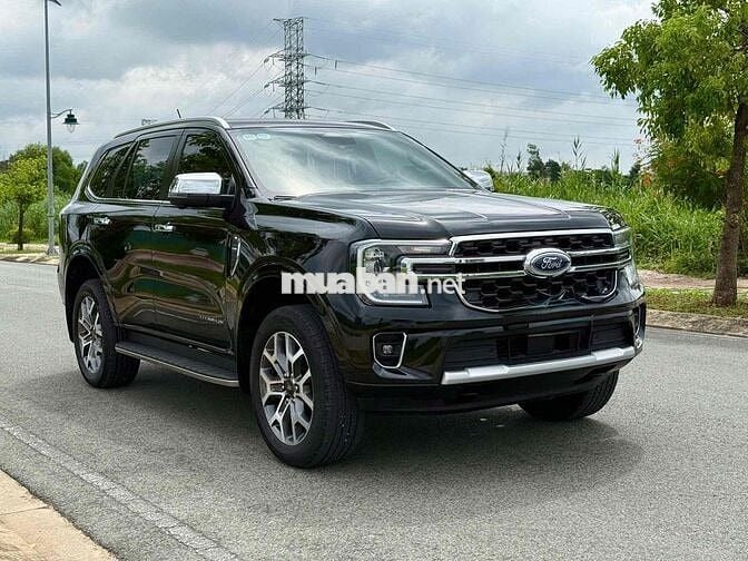 Bán FORD EVEREST TITANIUM 4x2 2023 ĐEN Hỗ trợ vay