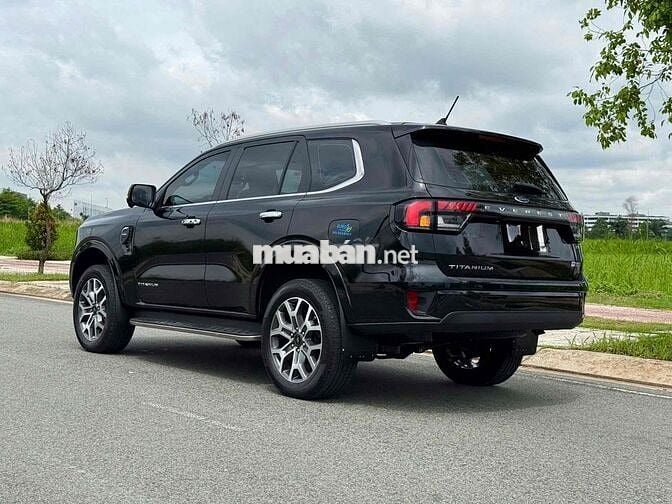 Bán FORD EVEREST TITANIUM 4x2 2023 ĐEN Hỗ trợ vay