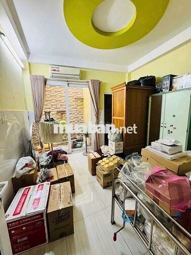 đang sơn sửa mới 4x20m 3 phòng
