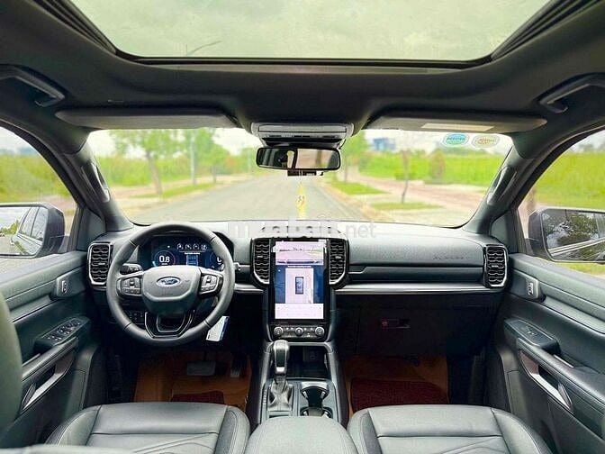 Bán FORD EVEREST TITANIUM 4x2 2023 ĐEN Hỗ trợ vay