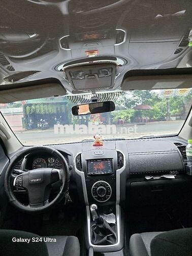 Isuzu D-Max Trắng Dầu Thái Lan