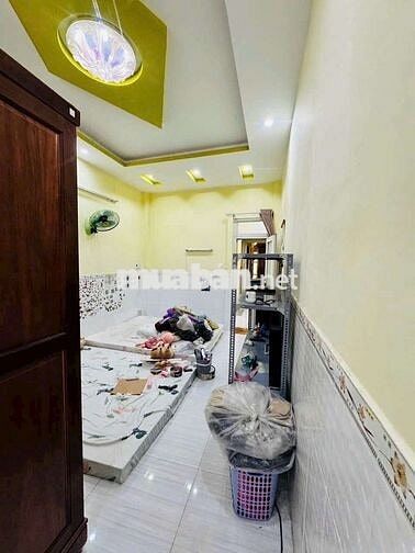 đang sơn sửa mới 4x20m 3 phòng