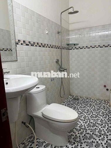 NHÀ HẺM XE TẢI 1358// QUANG TRUNG (4x15M) - 4 PHÒNG NGỦ SẴN MÁY LẠNH