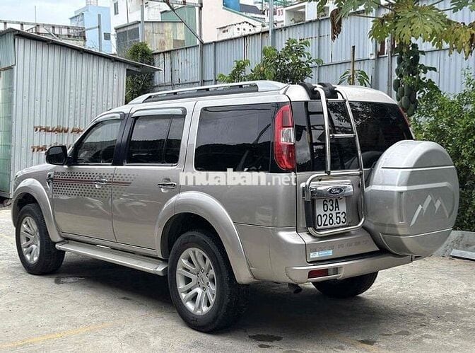 Ford Everest 2014 2.5MT Số sàn Bạc