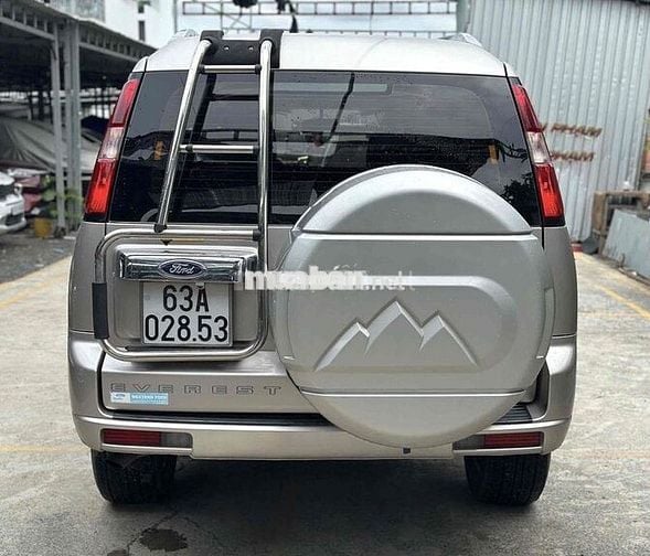 Ford Everest 2014 2.5MT Số sàn Bạc