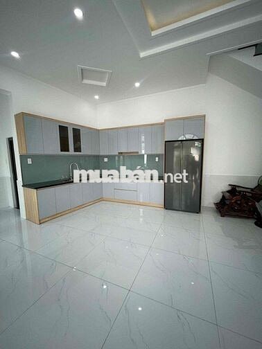 Nhà đẹp 3 tầng gần ngã 6 , Chợ Thủ Dầu Một 4pn sẵn máy lạnh