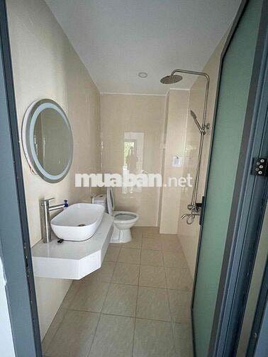 Nhà đẹp 3 tầng gần ngã 6 , Chợ Thủ Dầu Một 4pn sẵn máy lạnh