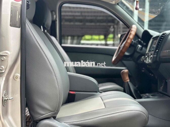 Ford Everest 2014 2.5MT Số sàn Bạc