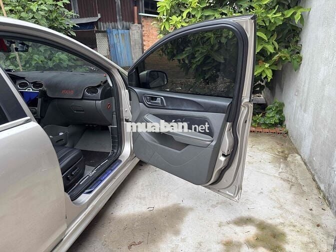 Ford focus máy dầu 2010 std màu vàng cát