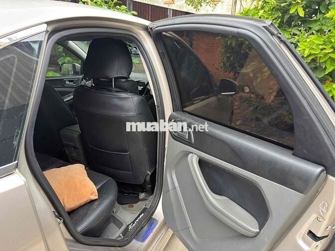Ford focus máy dầu 2010 std màu vàng cát