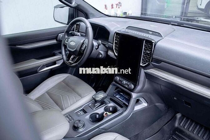 Ford Everest Titanium 4x4 2023 23.000km Đen