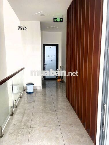 Cho thuê nhà mặt phố Linh Tây 440m2 tiện làm văn phòng, kinh doanh
