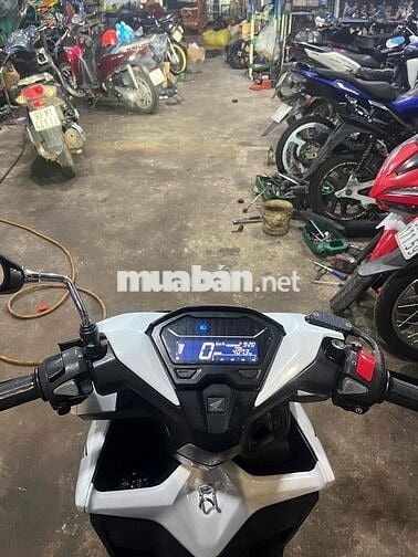 Honda Vario 150 Tự động Trắng Đen