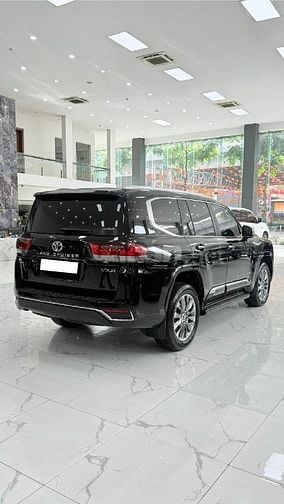 Land Cruiser LC300 sản xuất 2024 siêu lướt, full Bodykit và PPF.