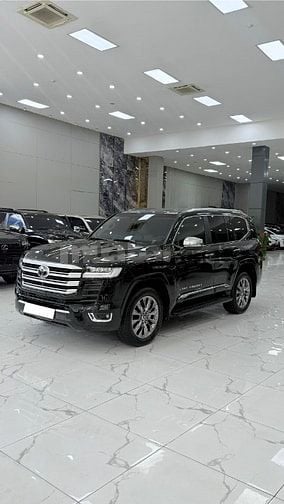 Land Cruiser LC300 sản xuất 2024 siêu lướt, full Bodykit và PPF.