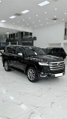 Land Cruiser LC300 sản xuất 2024 siêu lướt, full Bodykit và PPF.