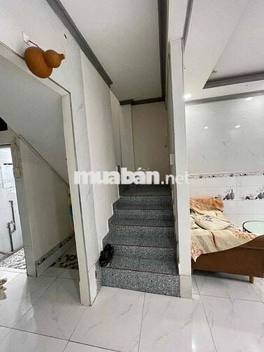 Cho thuê nhà C9 phạm hùng DT 3m6x9 .1 lầu 2 P .2 wc hẻm trước nhà 5m