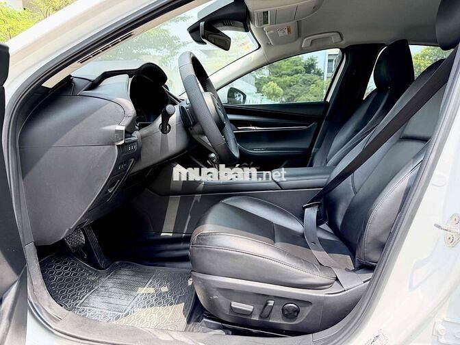 Mazda 3 Luxury 2022 đẹp lướt