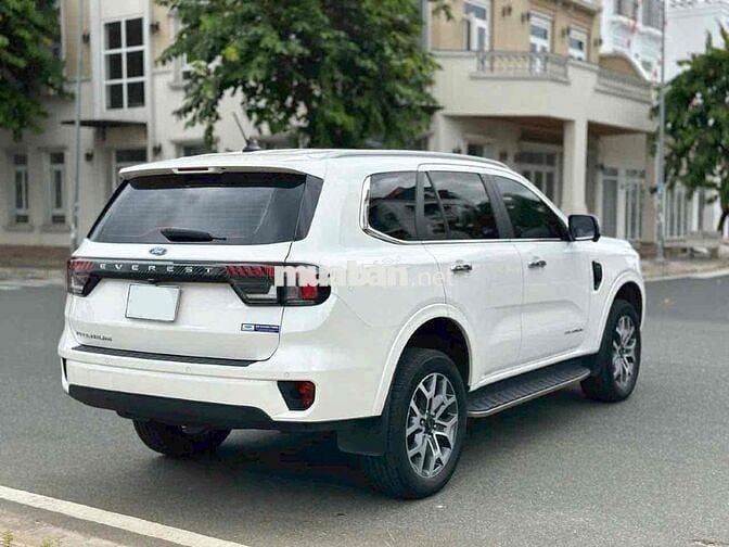 Ford Everest Titanium 2025 Trắng 48.700 km