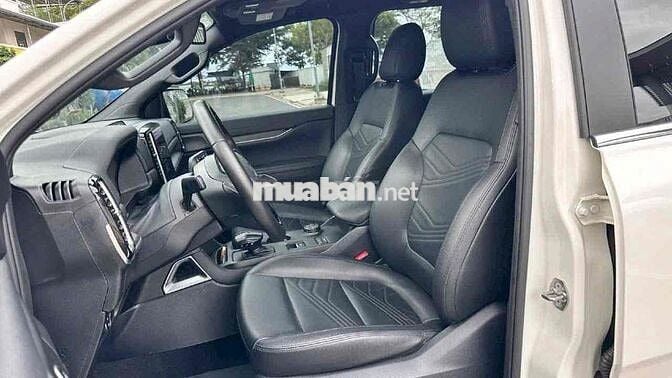 Ford Everest Titanium 2025 Trắng 48.700 km