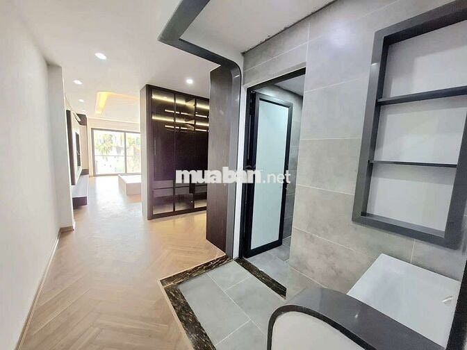 CẦN BÁN NHÀ 5 TẦNG 68M² THANG MÁY 4PN FULL NỘI THẤT PHƯỜNG LONG BIÊN 
