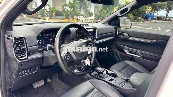 Ford Everest Titanium 2025 Trắng 48.700 km