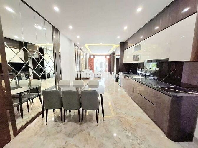 CẦN BÁN NHÀ 5 TẦNG 68M² THANG MÁY 4PN FULL NỘI THẤT PHƯỜNG LONG BIÊN 