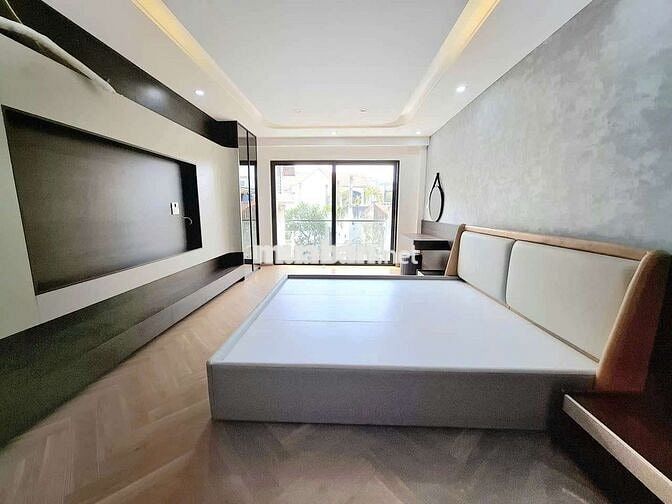 CẦN BÁN NHÀ 5 TẦNG 68M² THANG MÁY 4PN FULL NỘI THẤT PHƯỜNG LONG BIÊN 