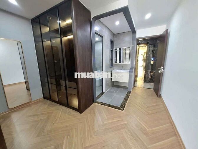 CẦN BÁN NHÀ 5 TẦNG 68M² THANG MÁY 4PN FULL NỘI THẤT PHƯỜNG LONG BIÊN 