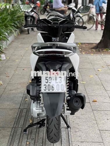 Honda SH 125 ABS 2025 Trắng bạc đen 2000km