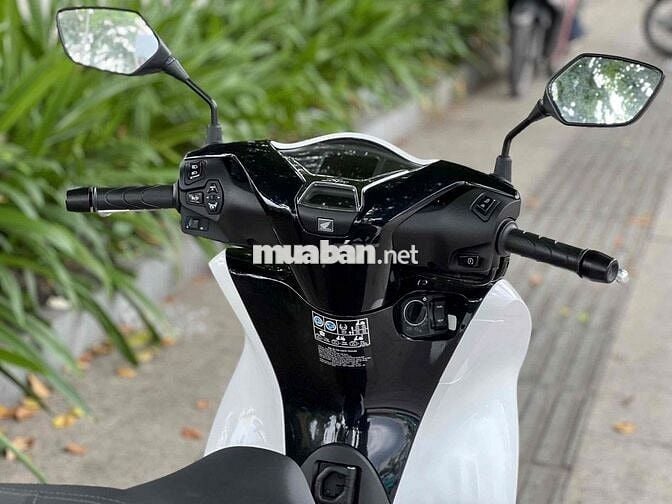 Honda SH 125 ABS 2025 Trắng bạc đen 2000km
