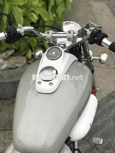 Honda Magna 50cc Xám bạc.