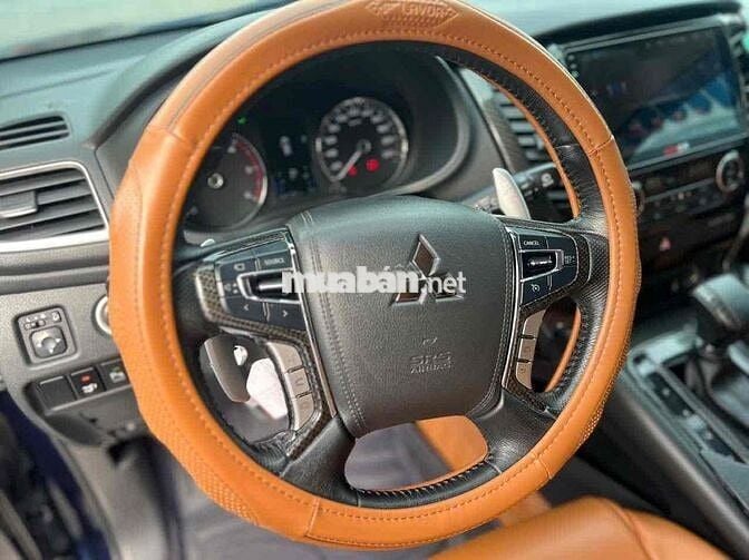 Pajero Sport GLS 2019 2.4L Dầu Xanh Cavansite