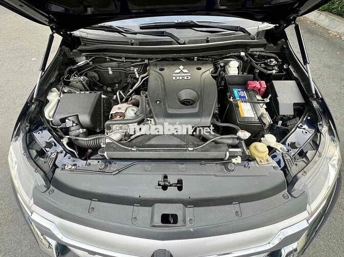 Pajero Sport GLS 2019 2.4L Dầu Xanh Cavansite