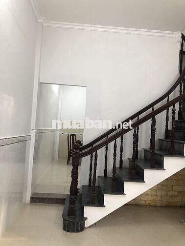 Cho thuê nhà nguyên căn 2 tầng, 2 phòng ngủ, 2 nhà vệ sinh. 