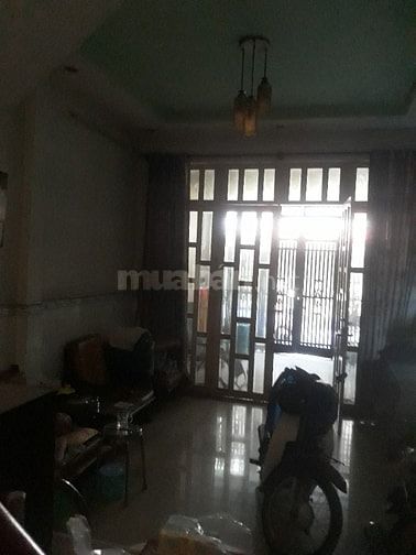 Cần bán nhà mặt tiền thông xe tải 6m 