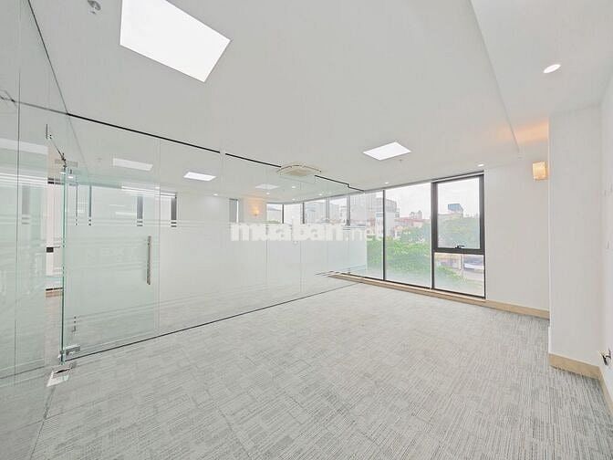 Cho thuê sàn văn phòng Khương Đình 190m2 28tr lô góc full kính 