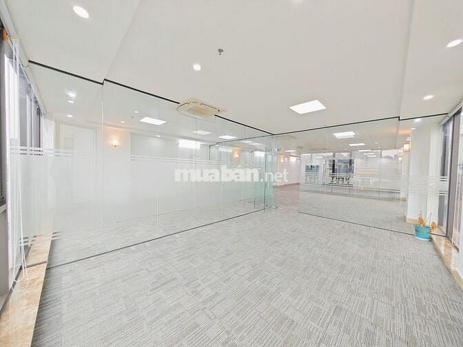 Cho thuê sàn văn phòng Khương Đình 190m2 28tr lô góc full kính 