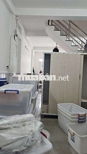 Cho thuê 4x10m Lầu 2pn 6tr Sát Chợ 1A