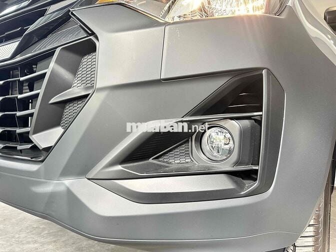 Isuzu D-Max 2 cầu số sàn UTZ 2026