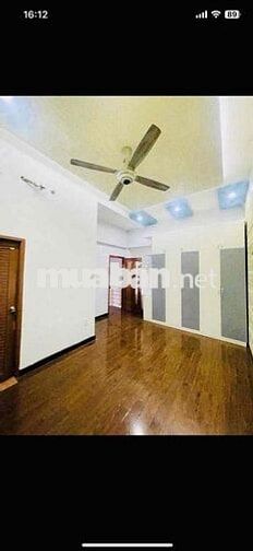 NHÀ RỘNG ( SÂN XE HƠI ) TRỆT LỬNG 2PN 2WC. THOÁNG MÁT