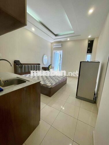 Studio ban công full nội thất, nhà vệ sinh siêu to gần ngã 4 Bảy Hiền