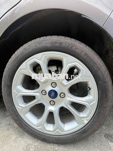 Ford EcoSport Titanium 2018 97000 km Xám