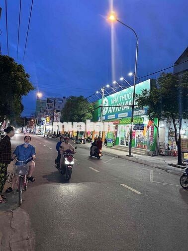 Cho thuê nhà mặt tiền nguyên căn ngang 3-12m , có gác lửng, giá 8tr/th