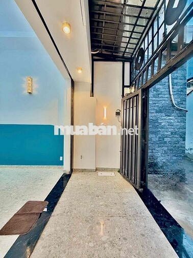 Cách Mặt Tiền Chỉ 1 Căn, 8 Phòng Ngủ, Khu Vực Cho Thuê Tốt