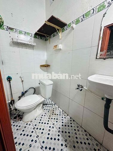 Cho thuê nhà mặt tiền nguyên căn ngang 3-12m , có gác lửng, giá 8tr/th