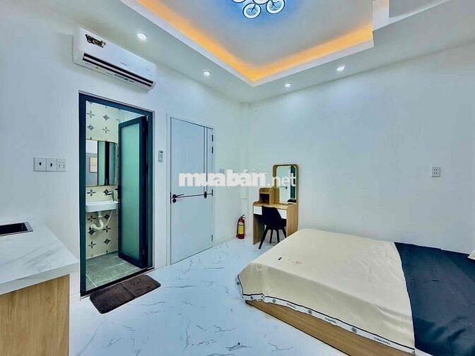 Cách Mặt Tiền Chỉ 1 Căn, 8 Phòng Ngủ, Khu Vực Cho Thuê Tốt