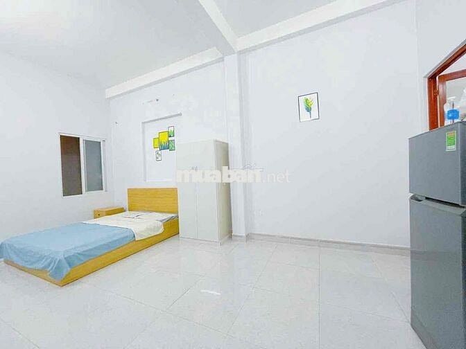 PHÒNG STUDIO FULL NỘI THẤT - CỬA SỔ , BAN CÔNG - THANG MÁY