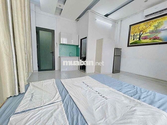 PHÒNG STUDIO FULL NỘI THẤT - CỬA SỔ , BAN CÔNG - THANG MÁY