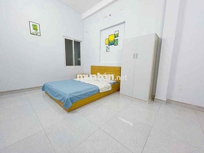 PHÒNG STUDIO FULL NỘI THẤT - CỬA SỔ , BAN CÔNG - THANG MÁY